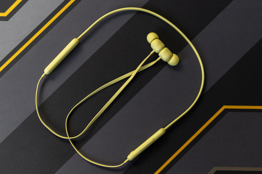 Каковы самые дешёвые наушники от Apple? Тестируем яркие Beats Flex