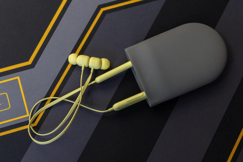 Каковы самые дешёвые наушники от Apple? Тестируем яркие Beats Flex