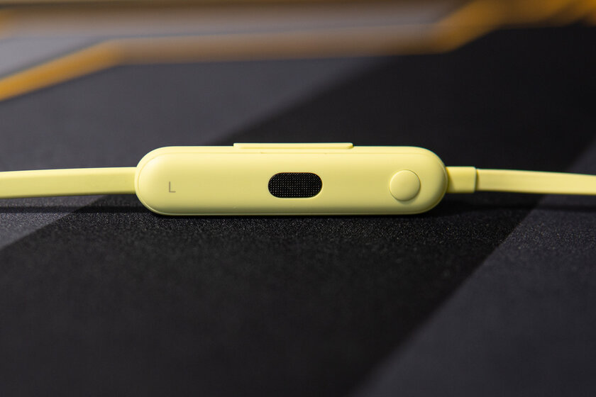 Каковы самые дешёвые наушники от Apple? Тестируем яркие Beats Flex