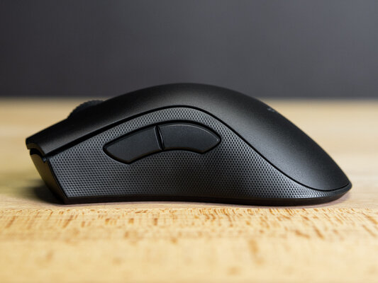 Обзор Razer DeathAdder V2 Pro: беспроводное подключение и знакомая асимметричная форма — Внешний вид и эргономика. 2