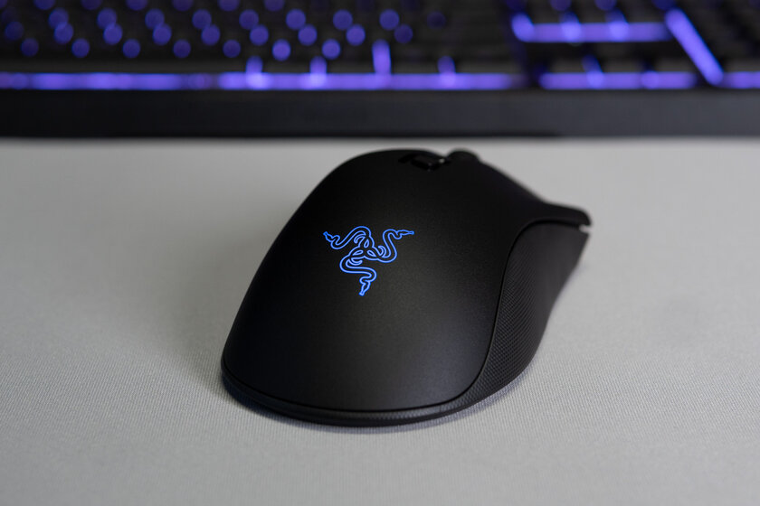 Обзор Razer DeathAdder V2 Pro: беспроводное подключение и знакомая асимметричная форма — Отзыв после двух недель использования. 1