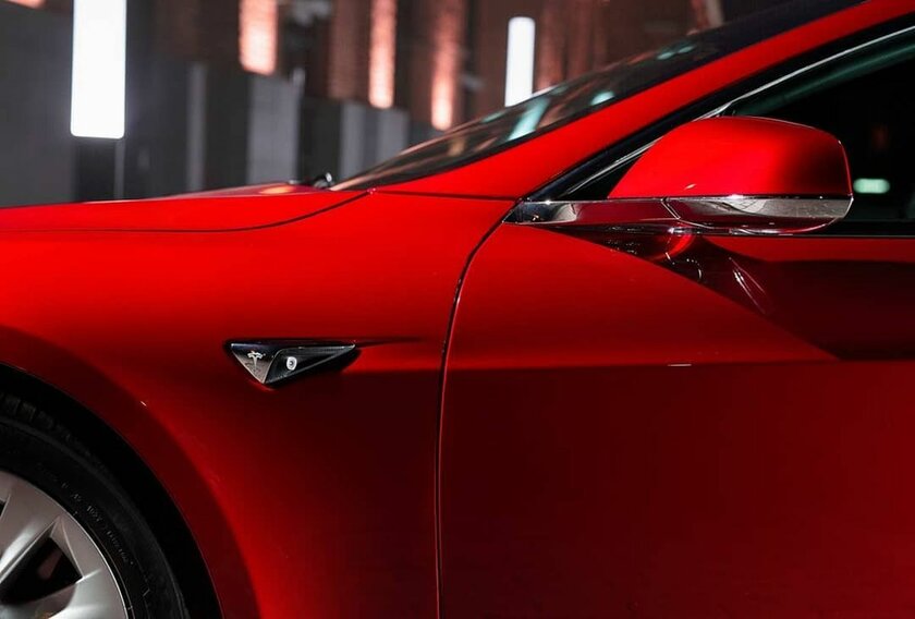 Владельцы Tesla смогут узнать, что происходит с автомобилем в их отсутствие благодаря камерам
