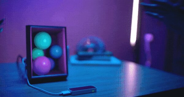Вымысел из фильмов стал реальностью: 3D-рамка отображает фото со смартфона в виде голограммы