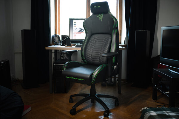Сидел весь день, а спина не затекла. Обзор кресла Razer Iskur