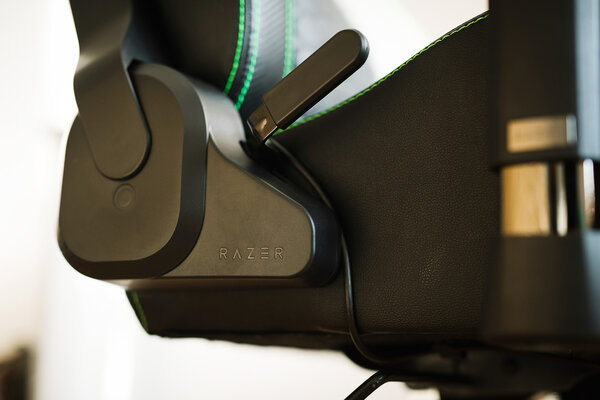 Сидел весь день, а спина не затекла. Обзор кресла Razer Iskur