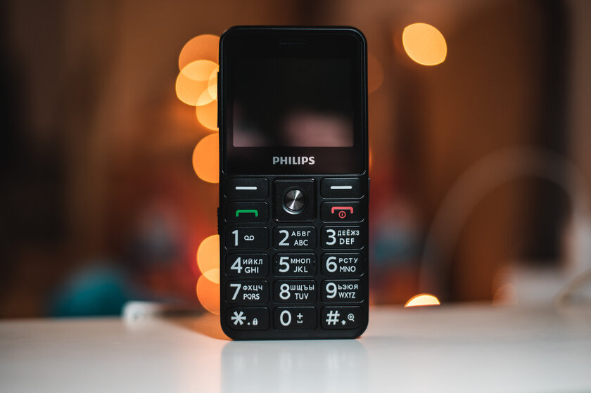Обзор Philips Xenium E207 — беспроигрышный вариант для старшего поколения