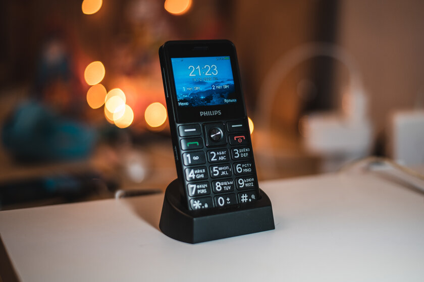 Обзор Philips Xenium E207 — беспроигрышный вариант для старшего поколения