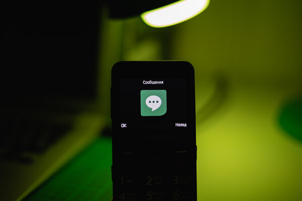 Обзор Philips Xenium E207 — беспроигрышный вариант для старшего поколения