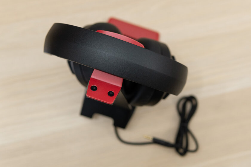 Тестируем игровой комплект от MSI: наушники Immerse GH61 и подставка HS01