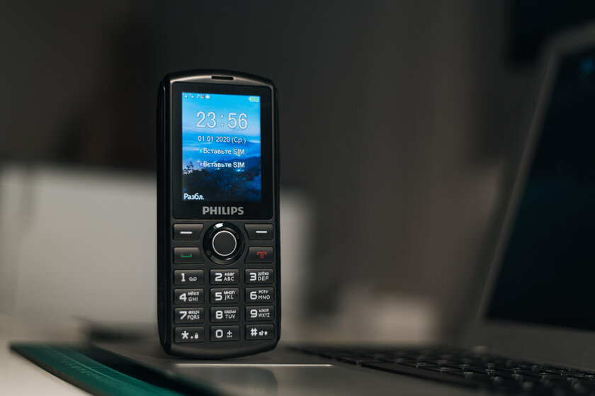 Обзор Philips Xenium E218: укрепленный телефон с фонариком
