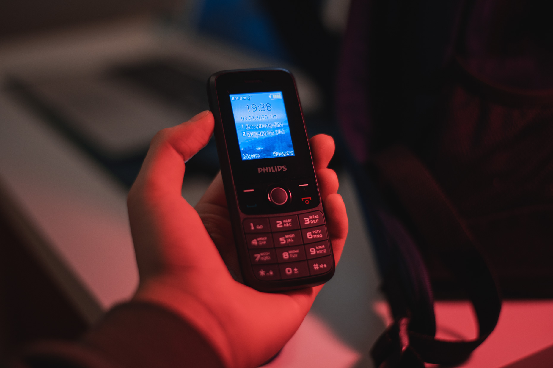 Обзор Philips Xenium E117: компактный, удобный и с «автономным» FM-радио