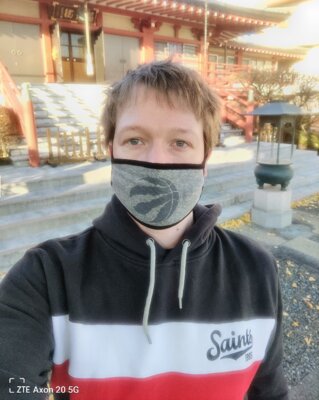 ZTE выпустила первый в мире смартфон с камерой под дисплеем, но качество фото ужасное