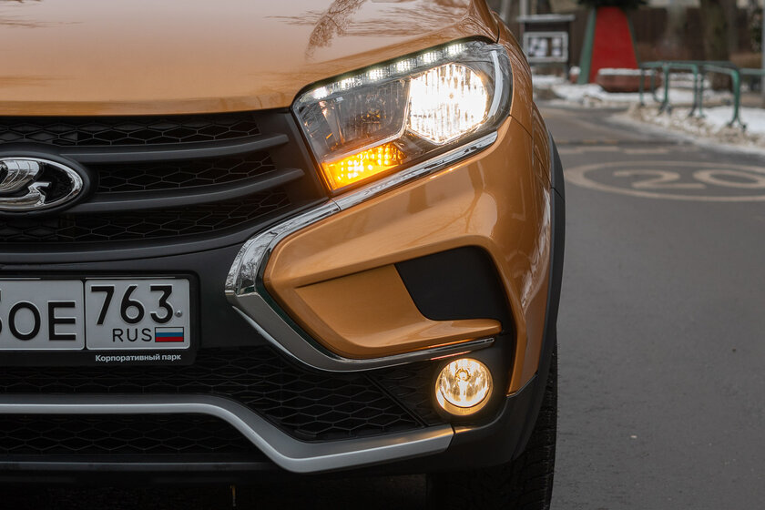 Х-дизайн и спорные решения. Тестируем Lada XRAY Cross '20, прикидывающуюся кроссовером