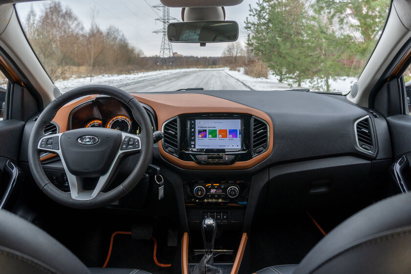 Х-дизайн и спорные решения. Тестируем Lada XRAY Cross '20, прикидывающуюся кроссовером