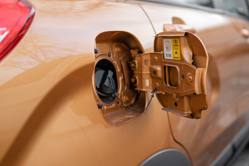 Х-дизайн и спорные решения. Тестируем Lada XRAY Cross '20, прикидывающуюся кроссовером