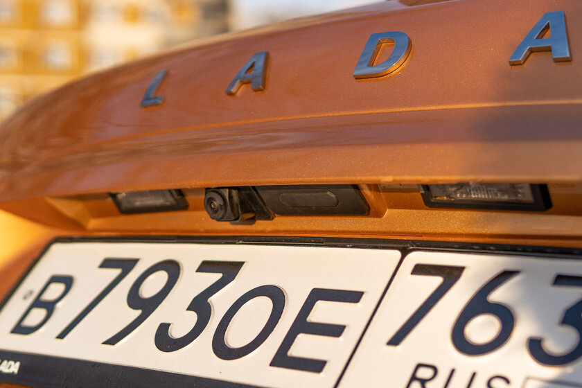 Х-дизайн и спорные решения. Тестируем Lada XRAY Cross '20, прикидывающуюся кроссовером