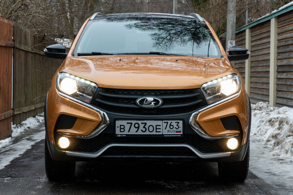 Х-дизайн и спорные решения. Тестируем Lada XRAY Cross '20, прикидывающуюся кроссовером