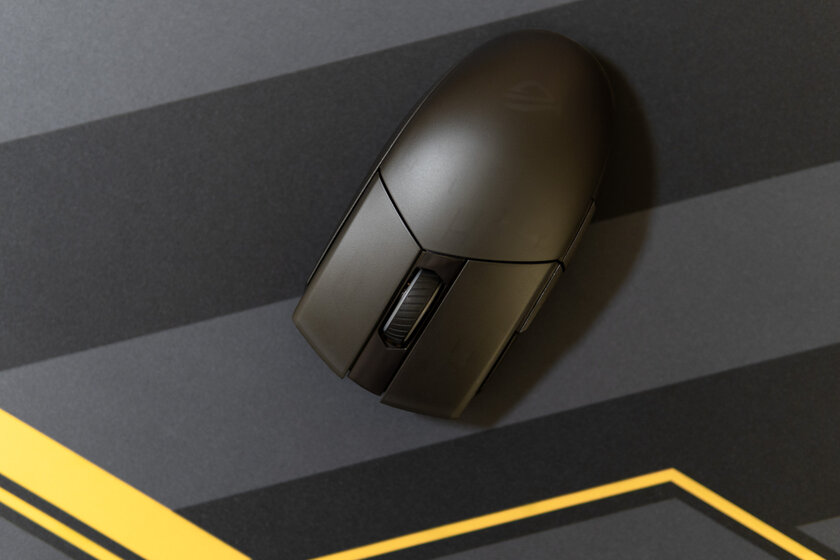 Обзор ASUS ROG Strix Impact II Wireless: красивые материалы и съёмные переключатели