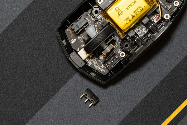 Обзор ASUS ROG Strix Impact II Wireless: красивые материалы и съёмные переключатели