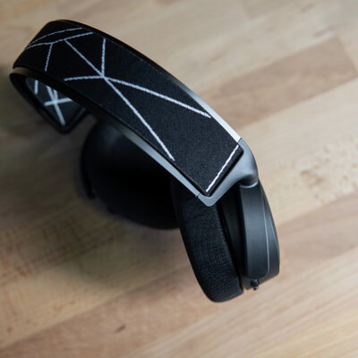 Обзор SteelSeries Arctis 9 Wireless: знакомый формат без проводов