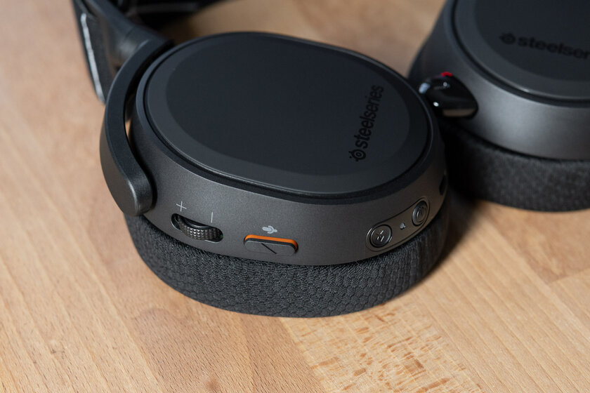 Обзор SteelSeries Arctis 9 Wireless: знакомый формат без проводов