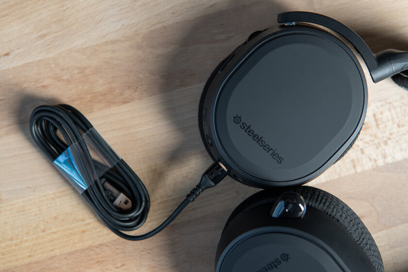 Обзор SteelSeries Arctis 9 Wireless: знакомый формат без проводов