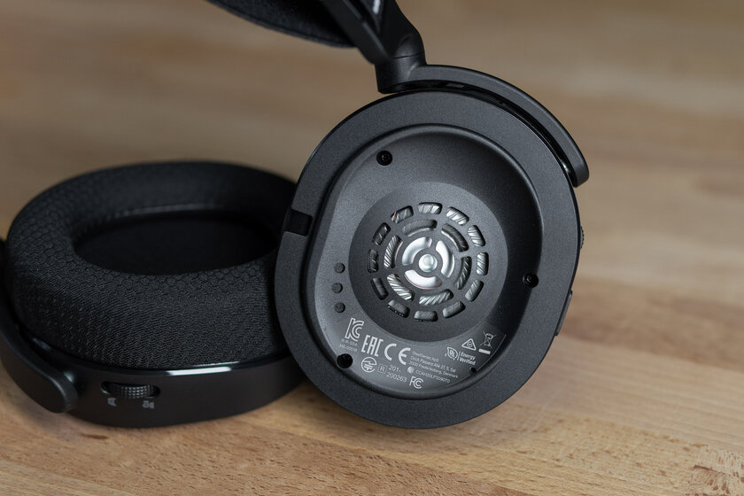 Обзор SteelSeries Arctis 9 Wireless: знакомый формат без проводов