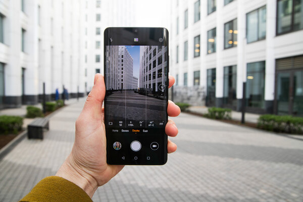 Как Huawei захватил рынок смартфонов: история флагманской P-серии