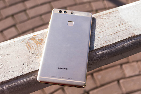 Как Huawei захватил рынок смартфонов: история флагманской P-серии
