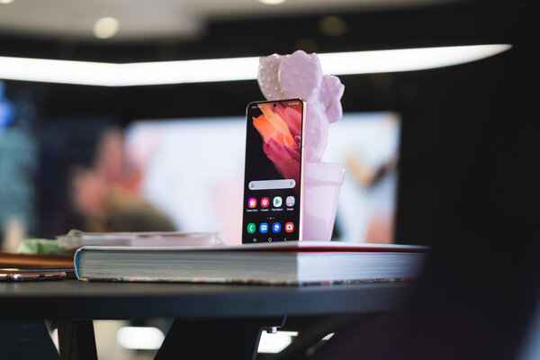 Пощупал флагманы Galaxy S21 и выделил 4 особенности, которыми будут хвастаться их владельцы