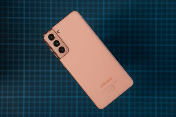 Обзор Samsung Galaxy S21: компактный, пластиковый и обновлённый