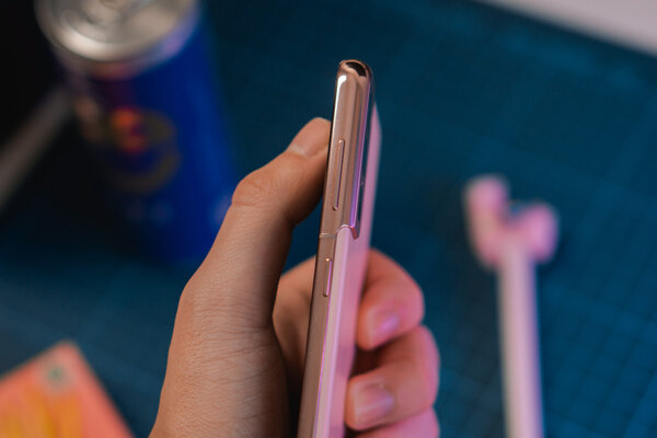Обзор Samsung Galaxy S21: компактный, пластиковый и обновлённый