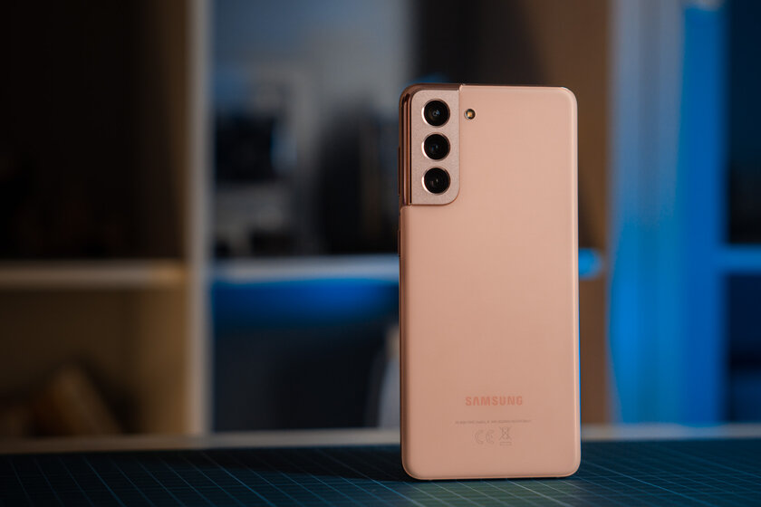 Обзор Samsung Galaxy S21: компактный, пластиковый и обновлённый