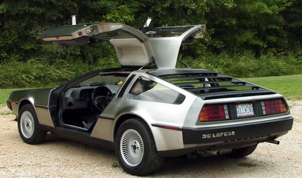 Культовую «машину времени» DeLorean DMC-12 возродят в 2021 году