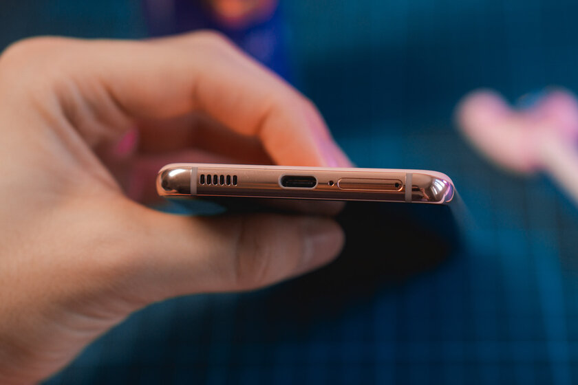 Обзор Samsung Galaxy S21: компактный, пластиковый и обновлённый