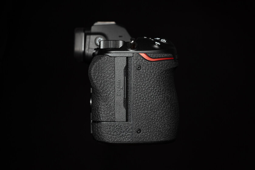 Обзор Nikon Z6 II: верный спутник на каждый день, но с нюансами
