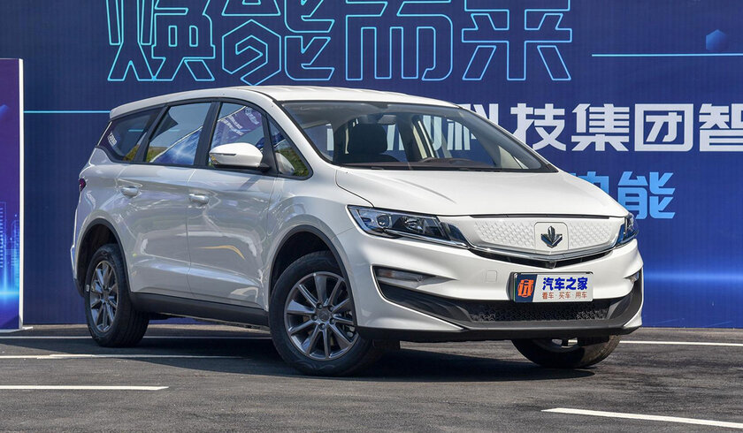 Geely выкупила Lifan и представила новый электрокар: Maple 80V, но с другим логотипом