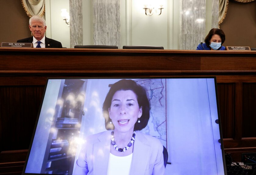 Новые власти США, похоже, оставят Huawei в чёрном списке
