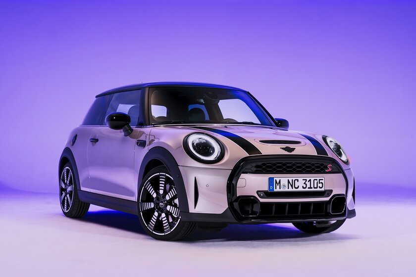 Представлен новый MINI Cooper: 5 дверей, стильные диски и фирменное приложение для смартфона