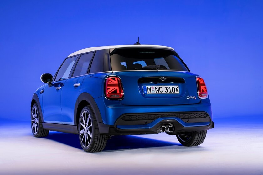 Представлен новый MINI Cooper: 5 дверей, стильные диски и фирменное приложение для смартфона