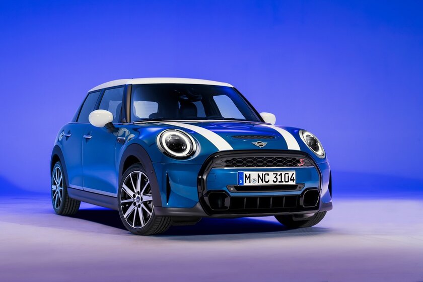 Представлен новый MINI Cooper: 5 дверей, стильные диски и фирменное приложение для смартфона