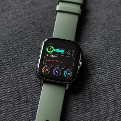 Четыре причины за и всего одна против: опыт использования Amazfit GTS 2e