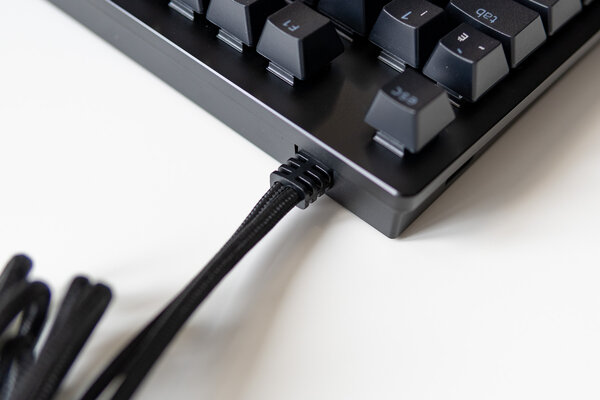 Обзор Razer Huntsman V2 Analog: распознаёт силу нажатия