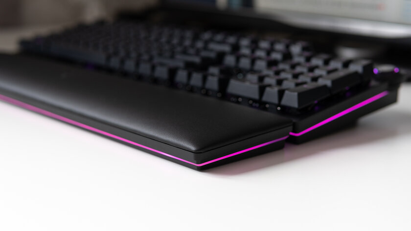 Обзор Razer Huntsman V2 Analog: распознаёт силу нажатия