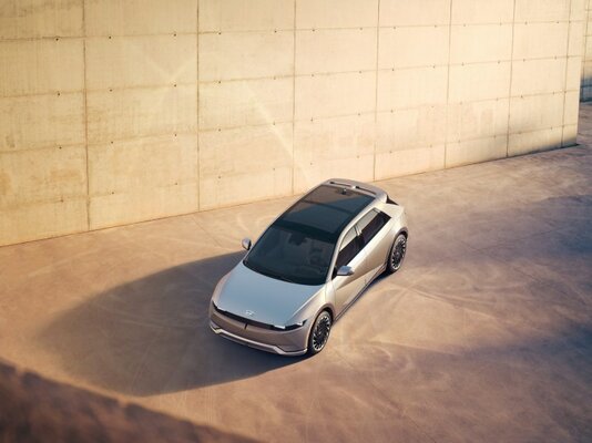Hyundai официально представил IONIQ 5: запоминающийся SUV с электроприводом