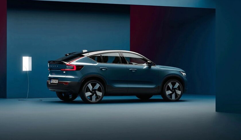 Volvo представила свой второй серийный электромобиль — Volvo C40 Recharge