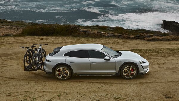 Встречайте, Porsche Taycan Cross Turismo: внедорожная версия конкурента Tesla Model S