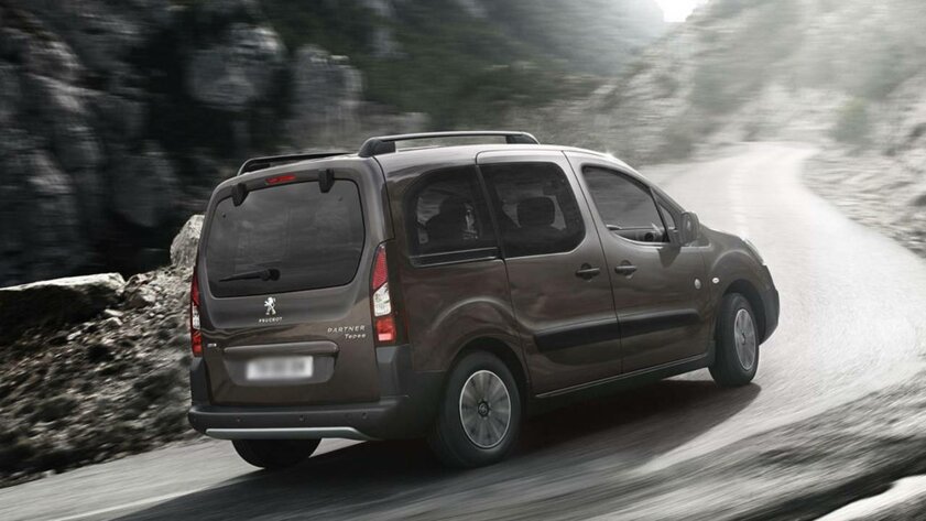 Объявлены российские цены на Peugeot Partner Crossway: новый компактвэн для путешествий
