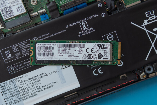 Обзор Lenovo Yoga Slim 7 Fabric: оригинальный вид и надёжная конструкция