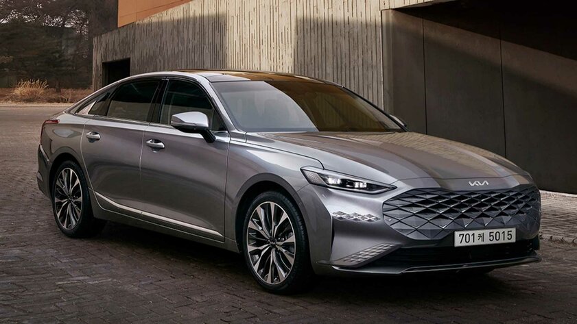 KIA представила стильный седан K8: первое авто компании с новым логотипом